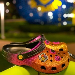 🎃RARE😱ONLY 1👀SOLDOUT👀W9/M7👌🏽9 7🔮DISNEY PARKS🏰CLOGS CROCS HOCUS POCUS🆕